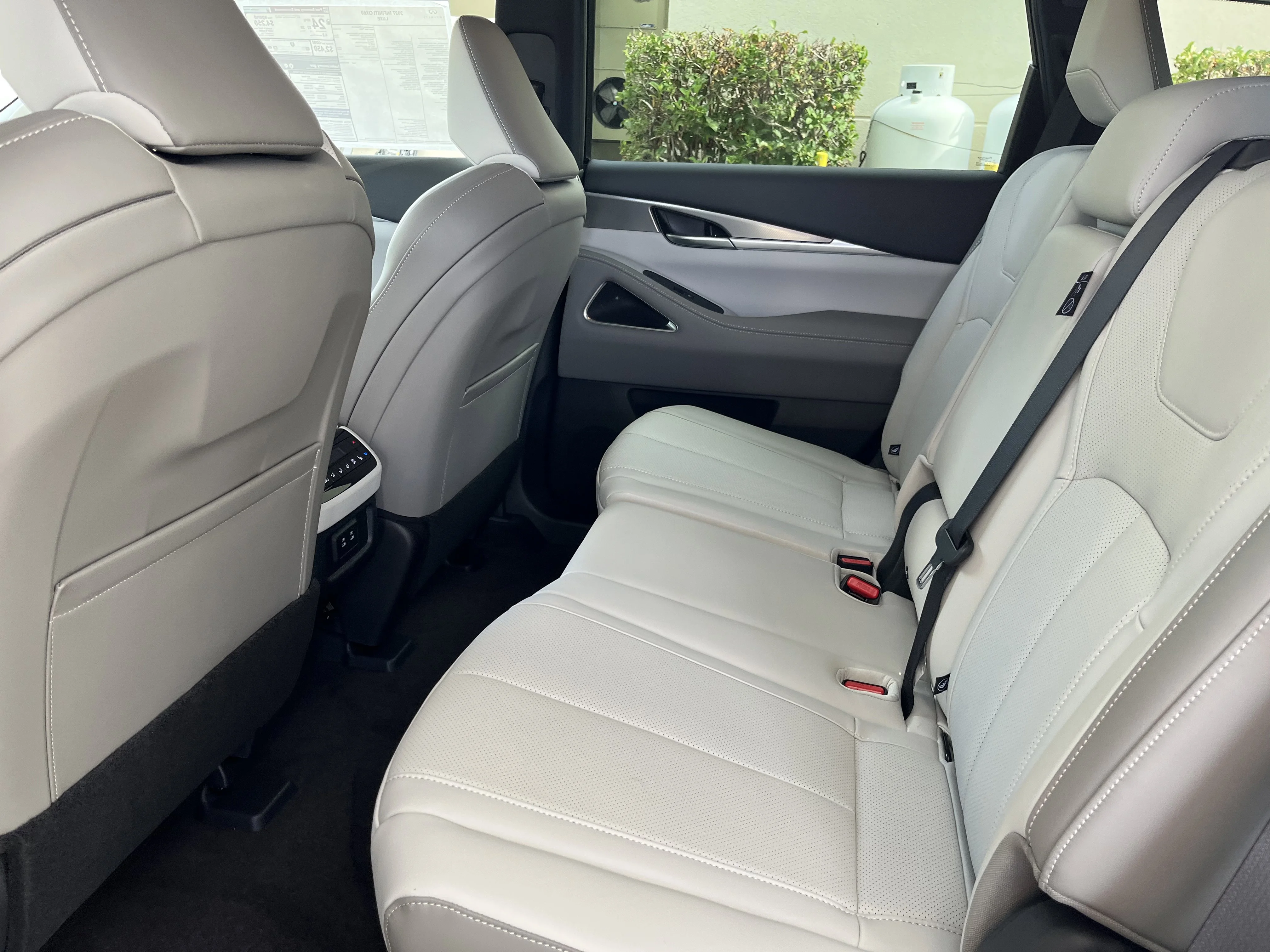 New 2027 Radiant White INFINITI LUXE image 14