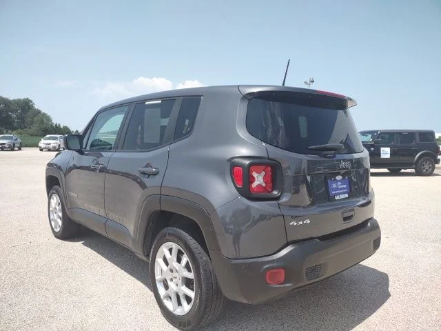 Certified Used 2023 Graphite Gray Jeep Latitude image 3
