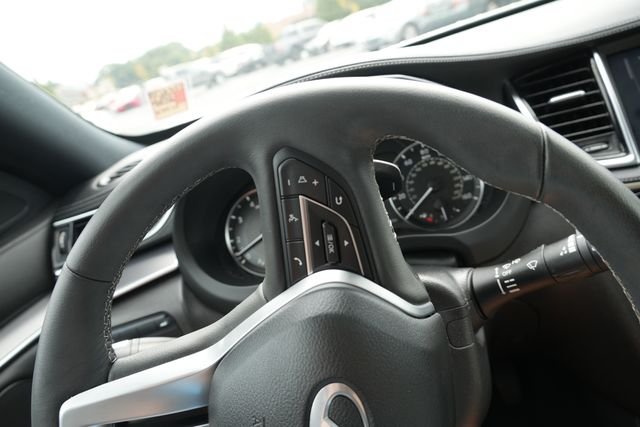Used 2023 White INFINITI LUXE image 27