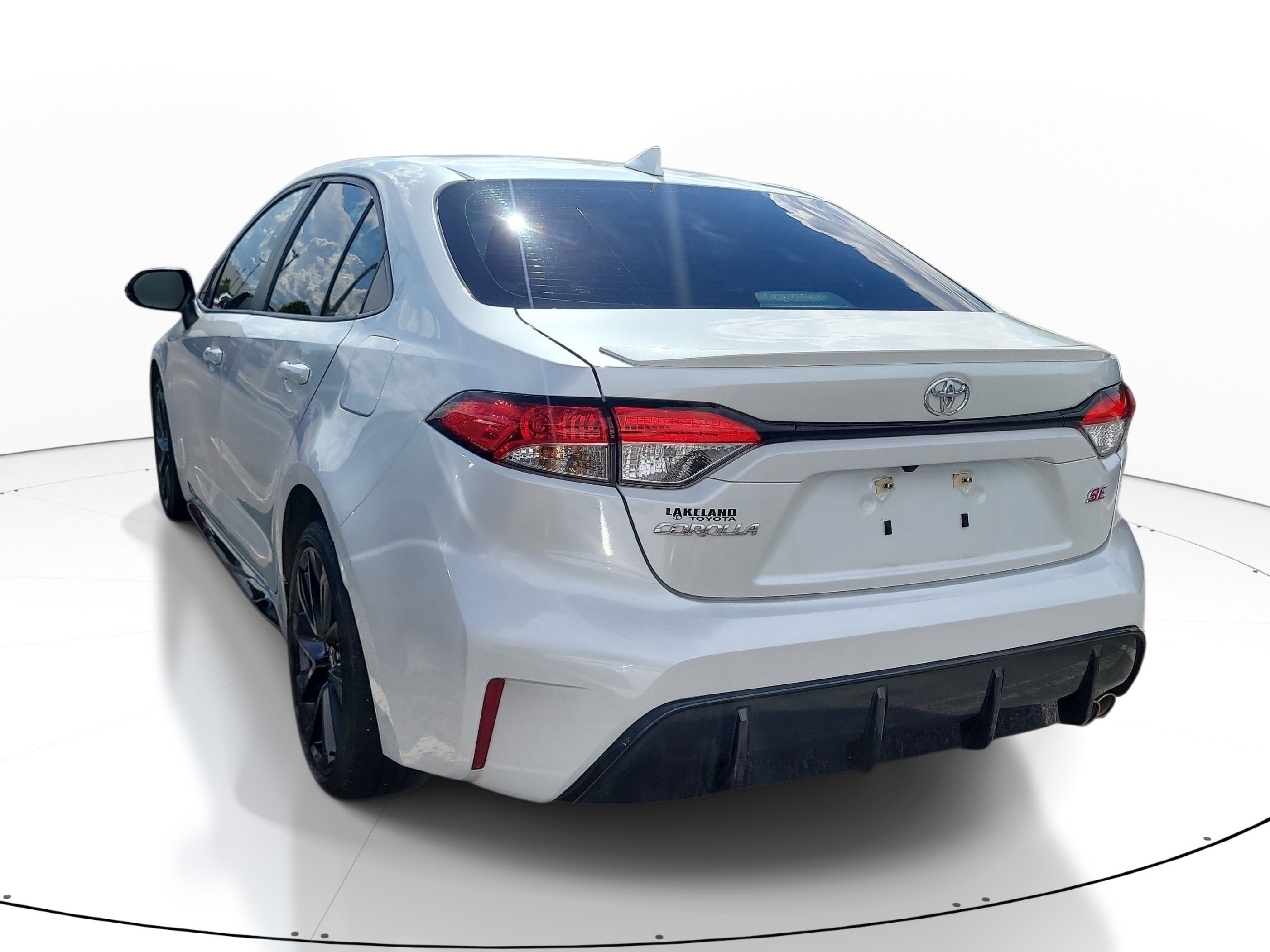 Used 2024 Wind Chill Pearl Toyota SE image 4