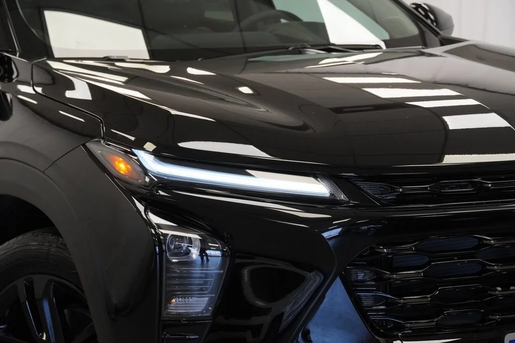 New 2026 Mosaic Black Metallic Chevrolet ACTIV image 30