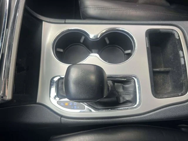 Used 2020 White Jeep Altitude image 33