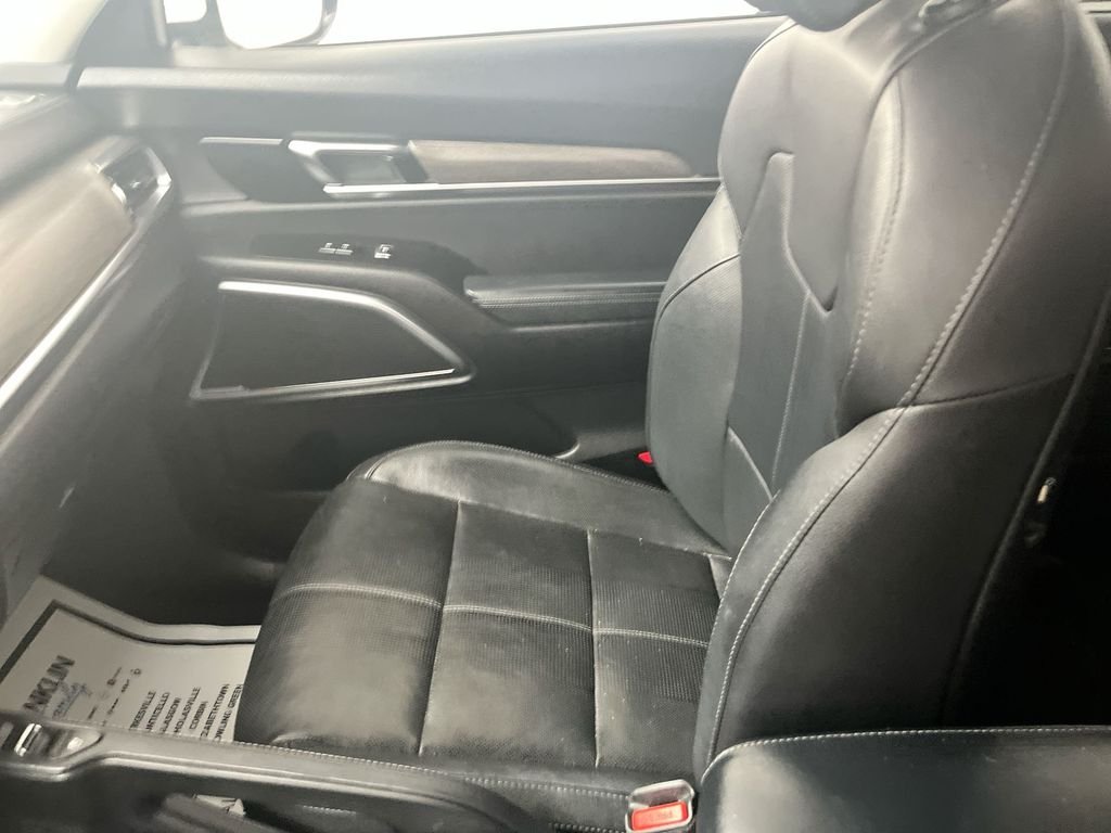 Used 2021 White Kia SX image 28