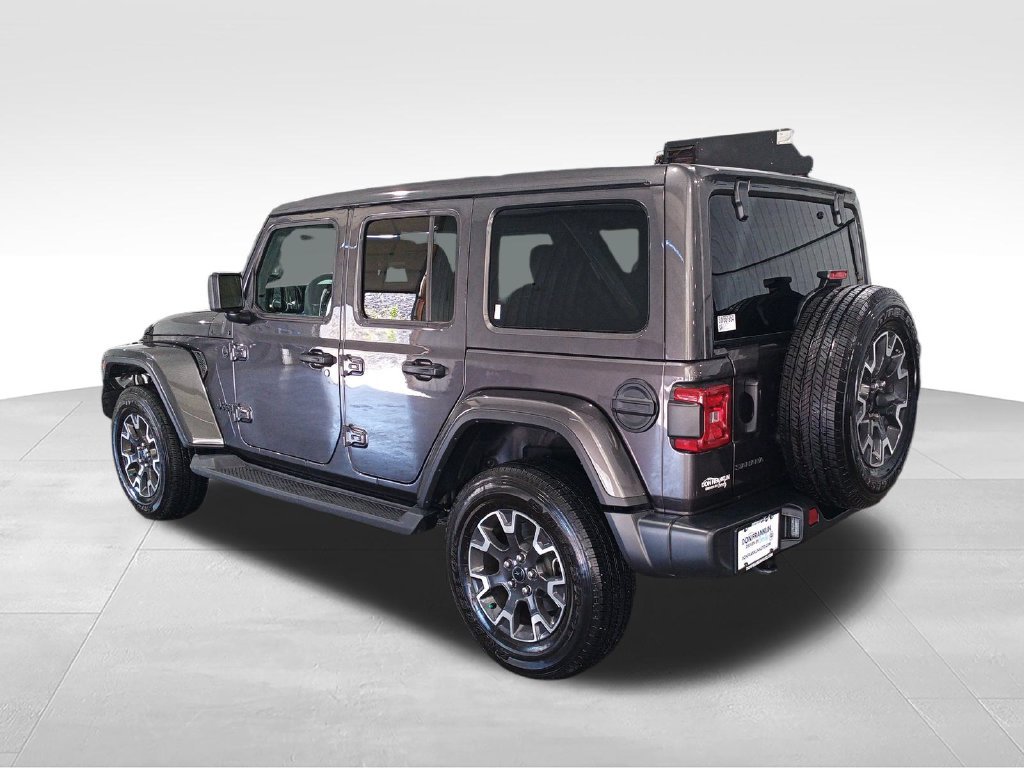 Used 2025 Gray Jeep Sahara image 4