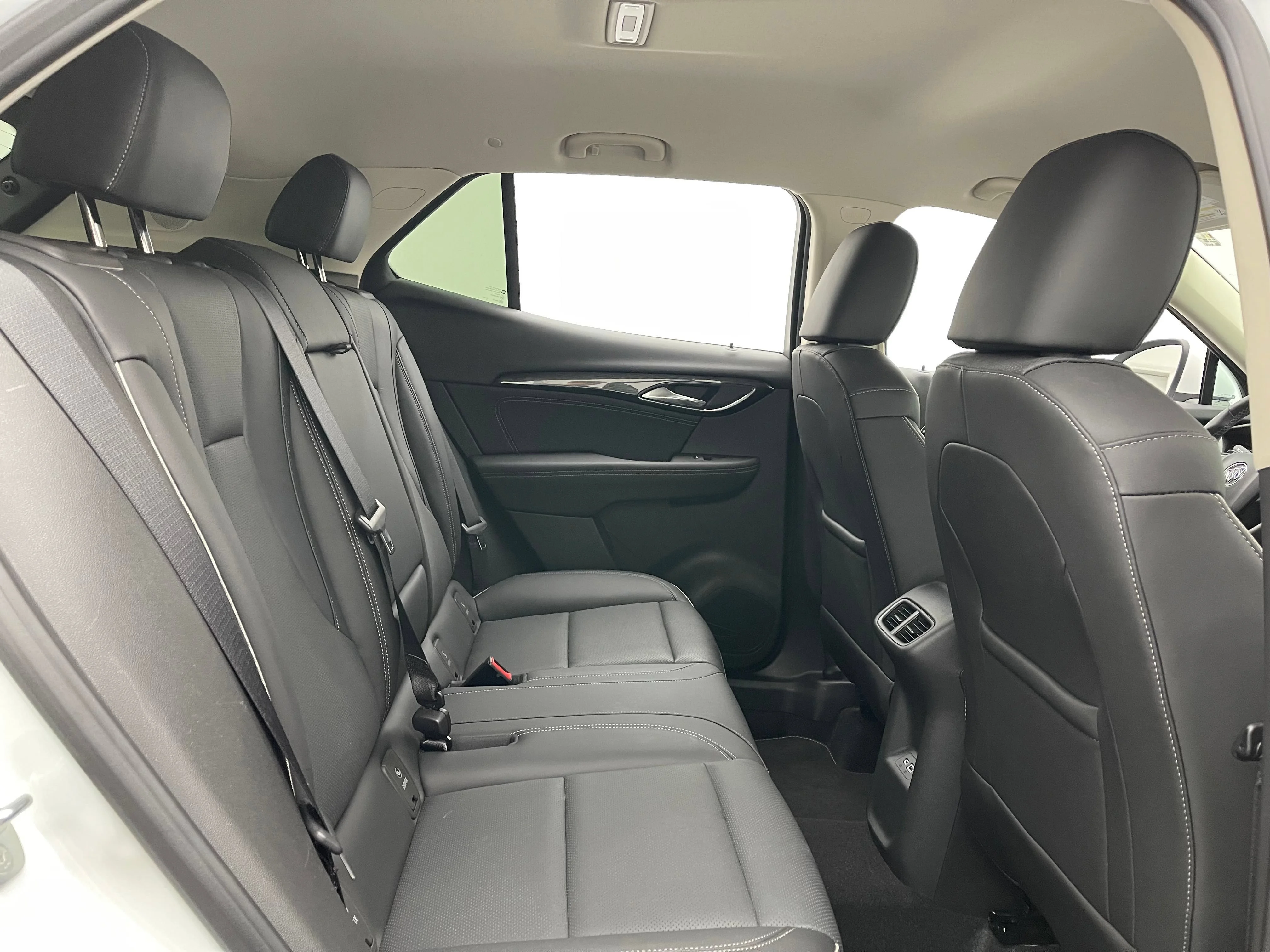 Used 2023 Summit White Buick Essence image 35