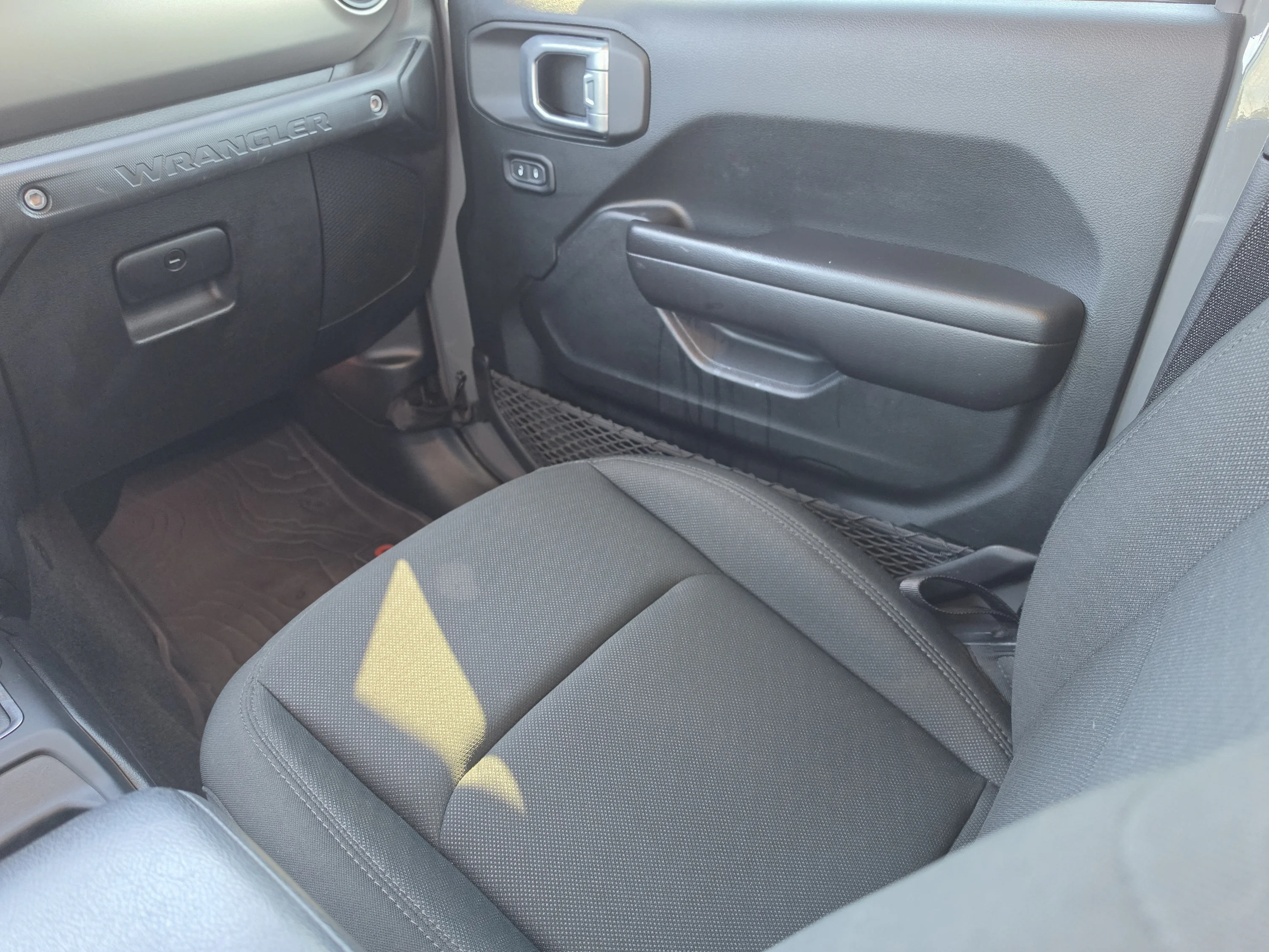 Used 2020 Sting-Gray Clearcoat Jeep Sport S image 23