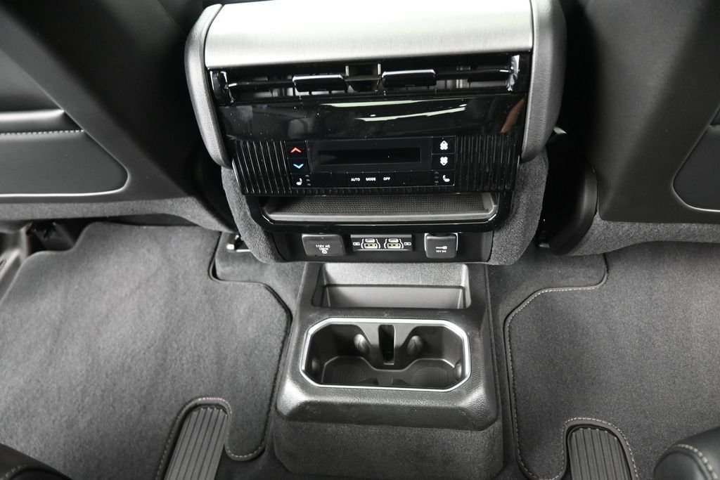 New 2026 Silver-Zynith Exterior Paint Jeep Limited Reserve image 27