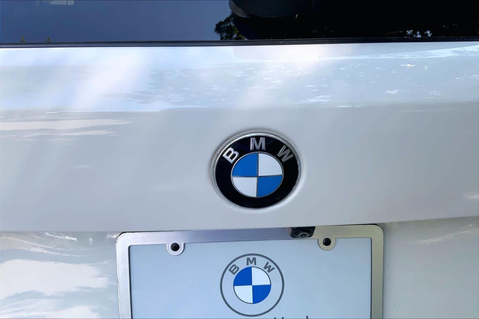 Used 2021 Alpine White BMW xDrive40i image 30