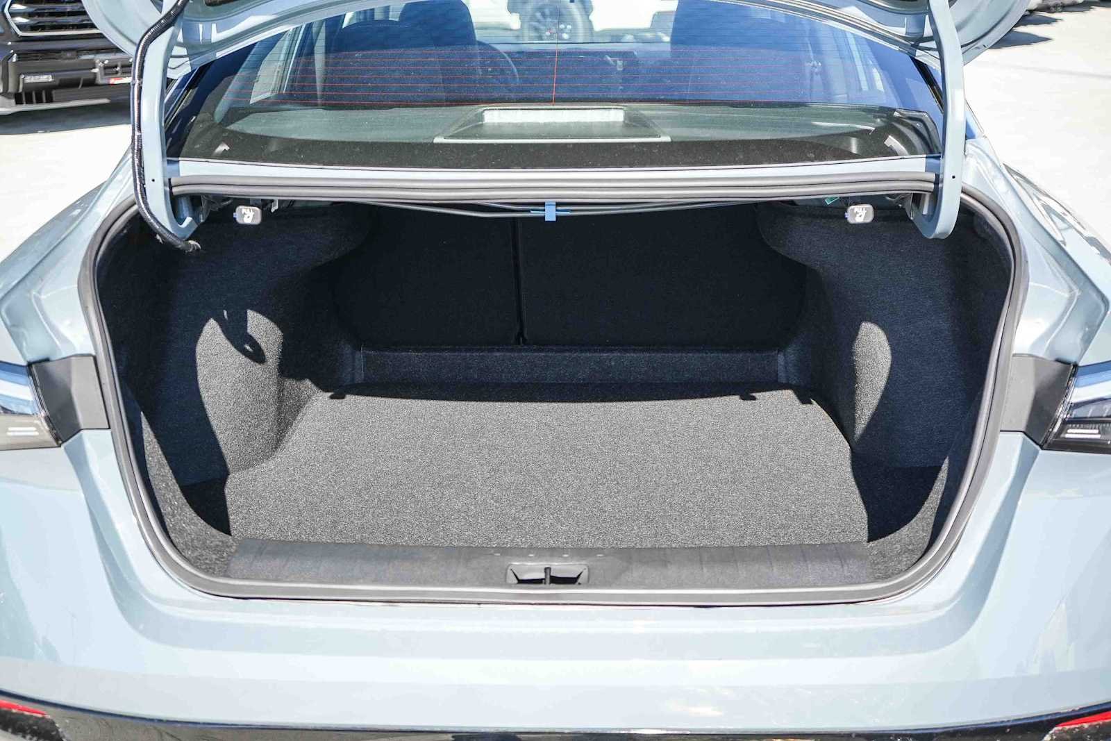 New 2027 Atlantic Gray Metallic / Super Black Two-tone Nissan SR image 12
