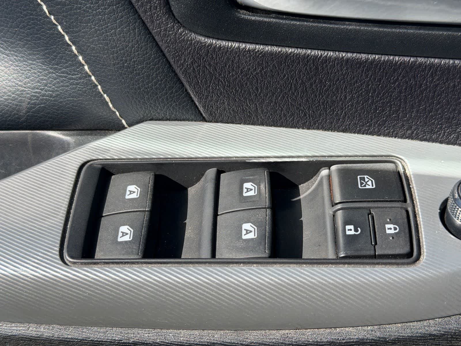 Used 2015 Super White Toyota SE Premium image 8