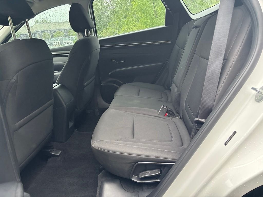 Used 2023 White Hyundai SE image 16