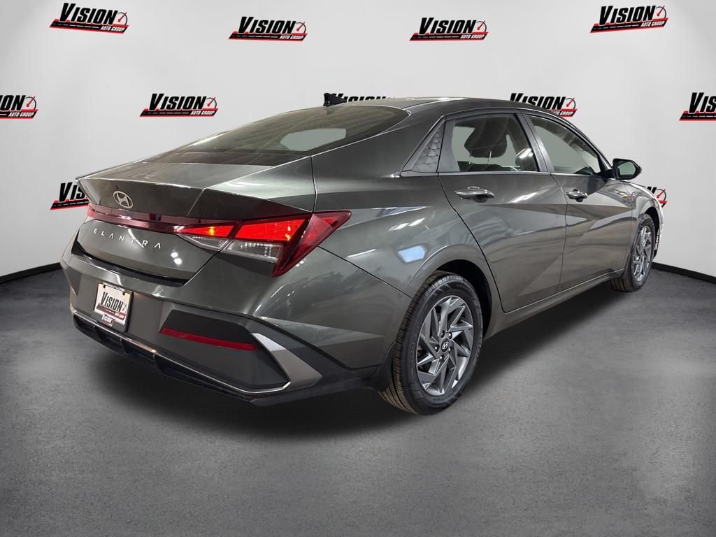 Used 2024 Gray Hyundai SEL image 5