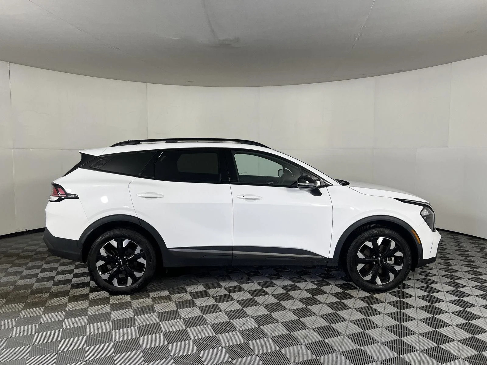 Used 2023 Glacial White Pearl Kia X-Line image 33