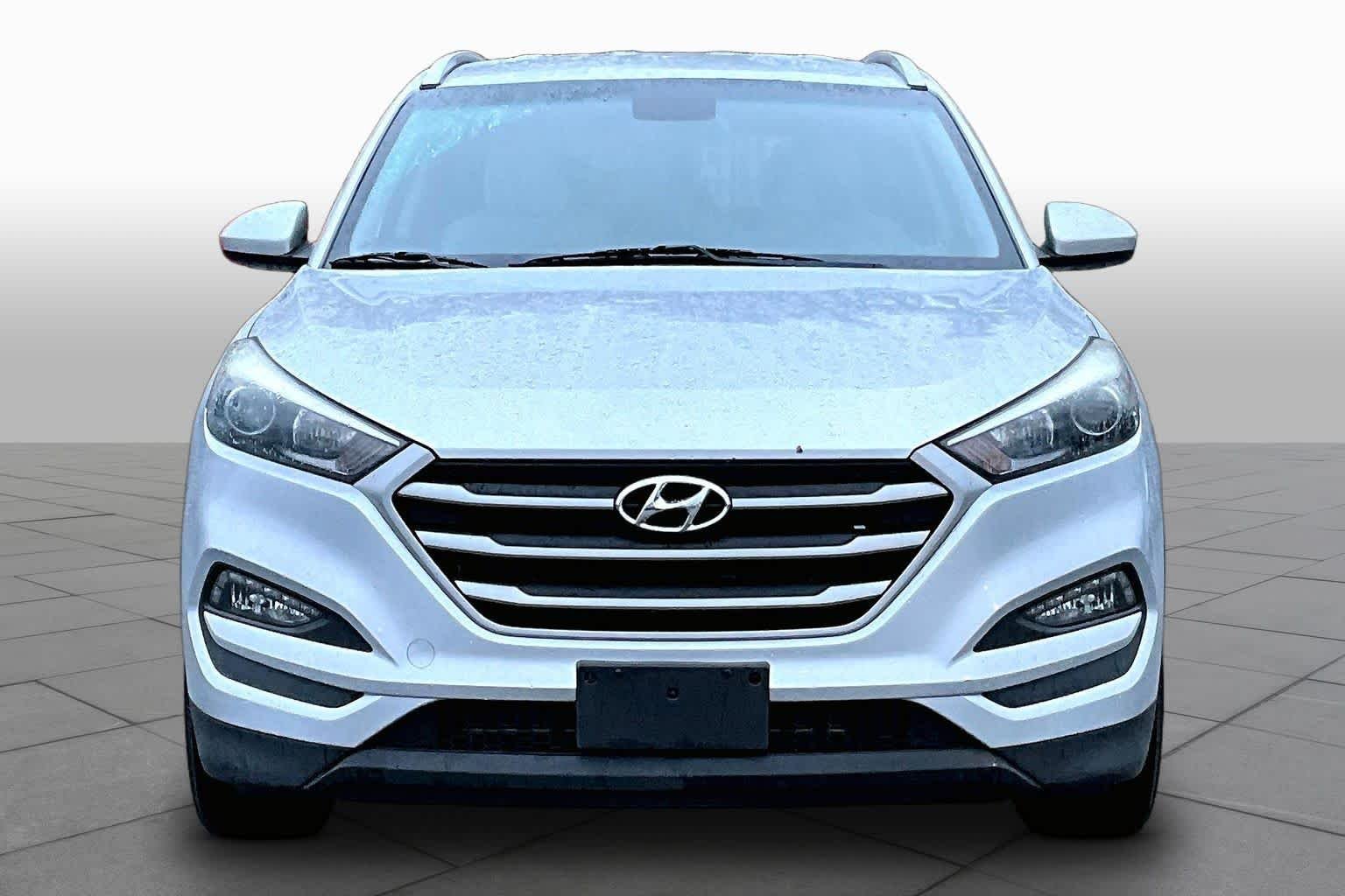 Used 2018 Molten Silver Hyundai SEL image 4