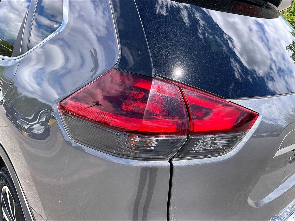 Used 2019 Gun Metallic Nissan SL image 32