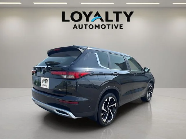 Used 2023 Black Mitsubishi SE image 6