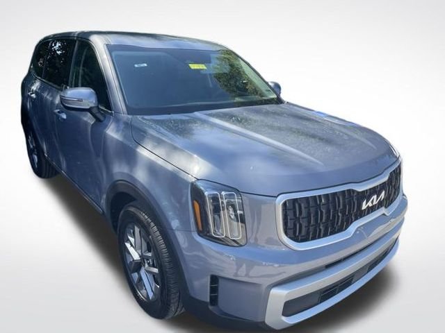 Used 2025 Silver Kia LX image 1