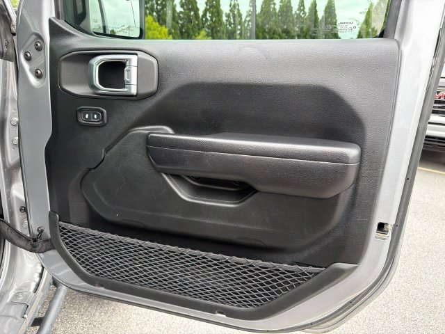 Used 2020 Silver Jeep Unlimited Sport Altitude image 14