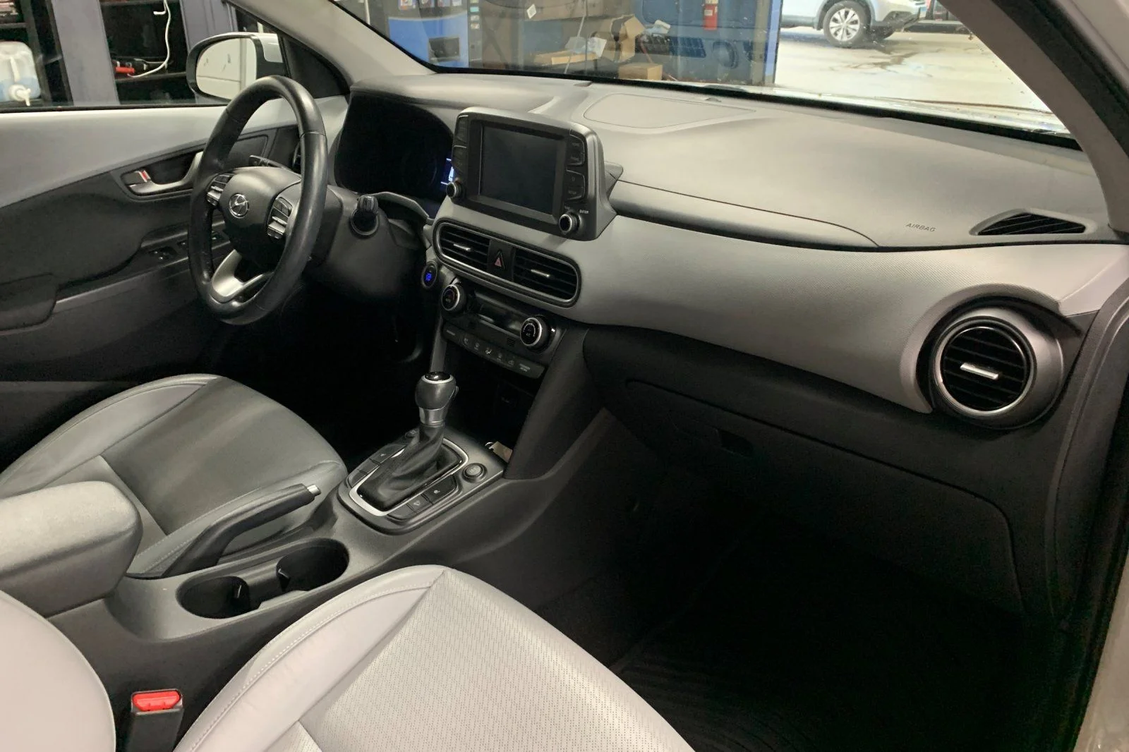 Used 2018 White Hyundai Limited image 18