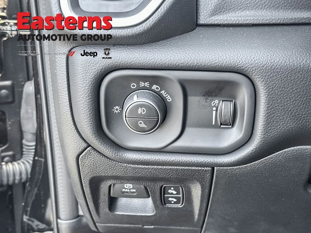 New 2026 Diamond Black Crystal Pearl-Coat Exterior Paint RAM Big Horn/Lone Star image 17