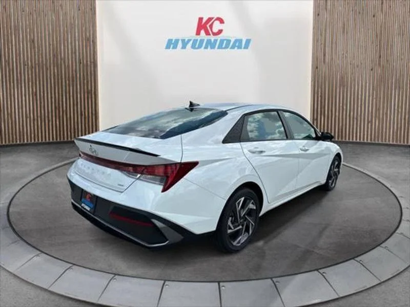 Used 2025 Serenity White Hyundai SEL Sport image 5
