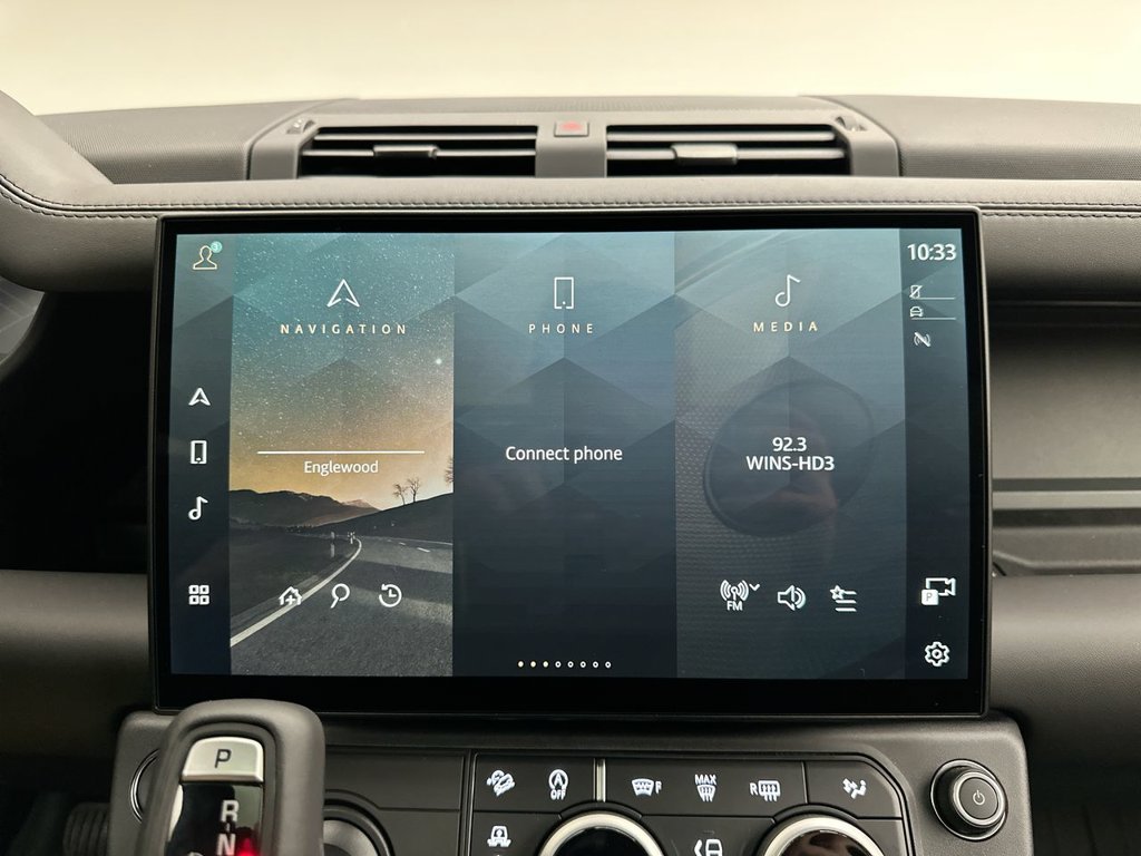 New 2026 Santorini Black Metallic Land Rover X-Dynamic SE image 14
