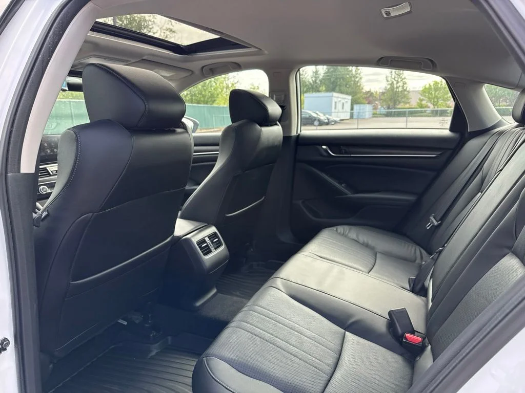 Used 2018 Platinum White Pearl Honda Touring image 20