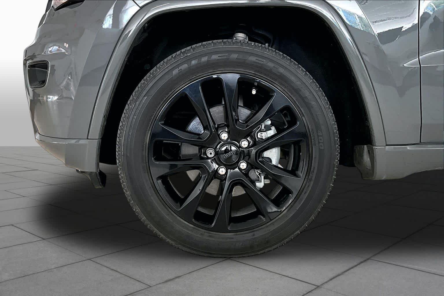 Used 2020 Sting-Gray Clearcoat Jeep Altitude image 10