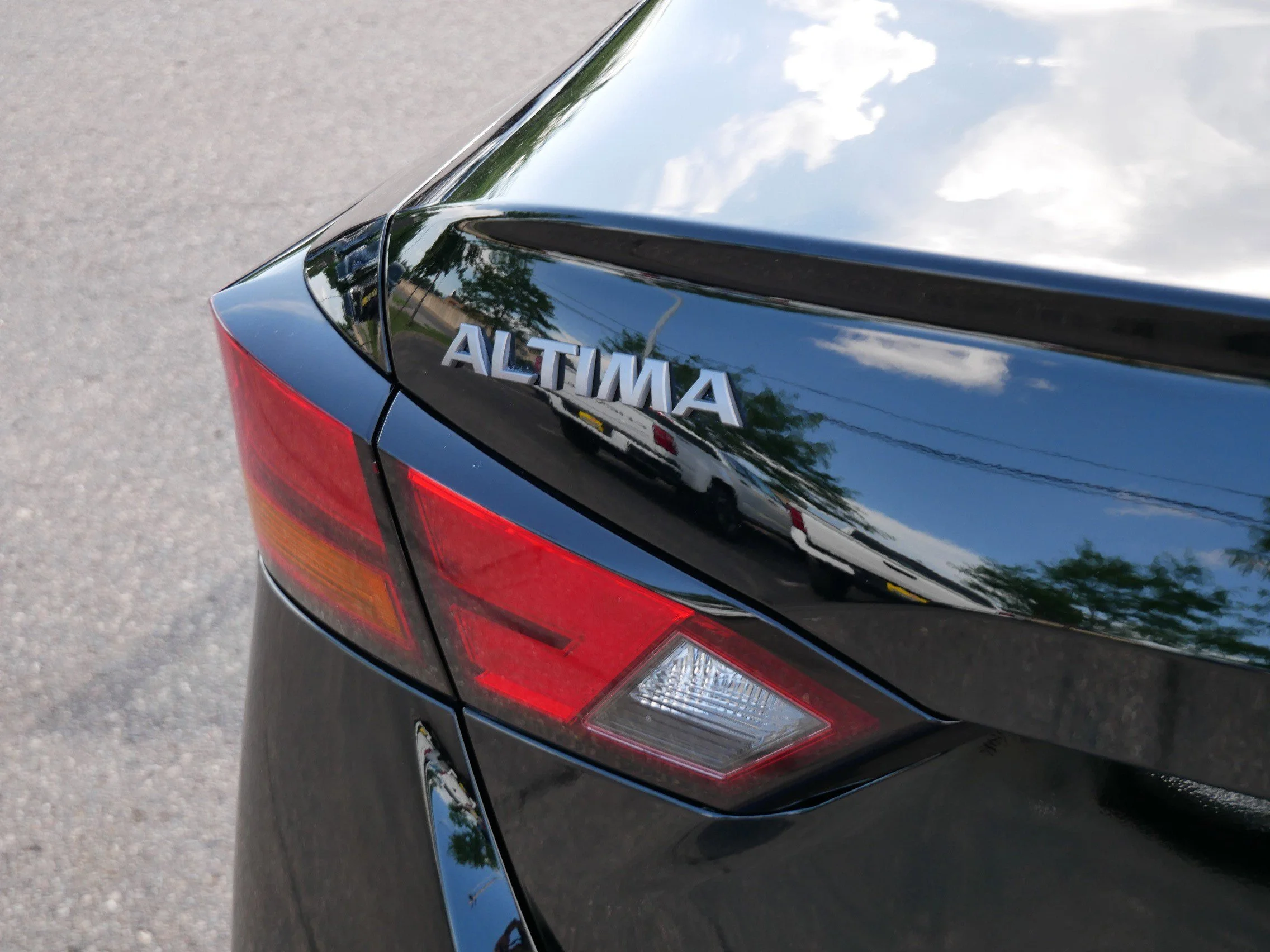 Used 2024 Super Black Nissan 2.5 SV image 18