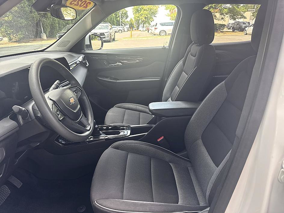 Used 2025 Summit White Chevrolet LT image 13