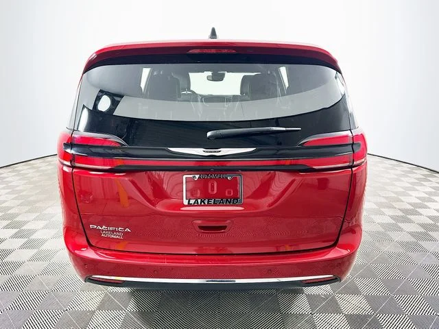 Certified Pre-Owned 2025 Chrysler Pacifica Select