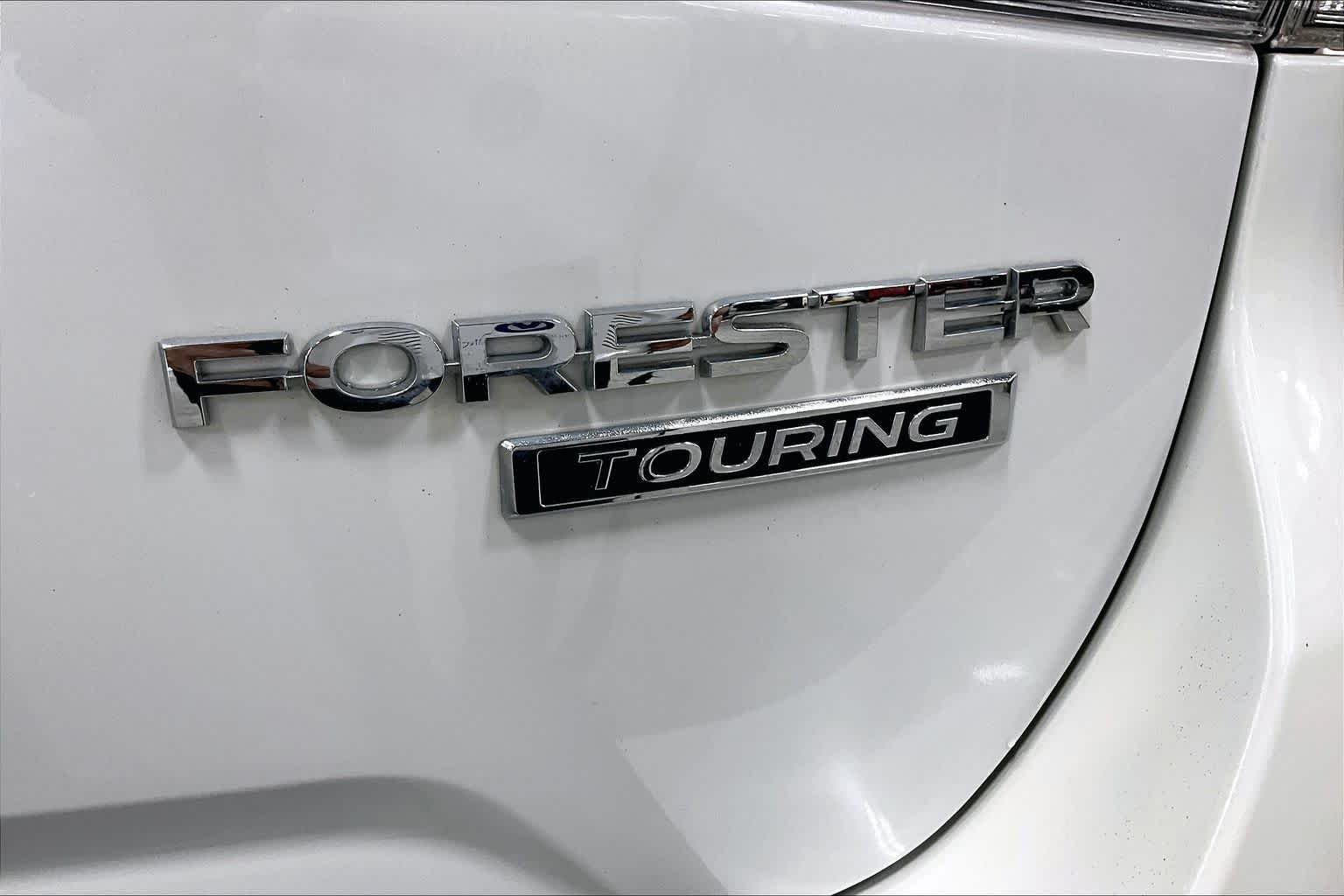 Used 2019 Crystal White Pearl Subaru Touring image 9
