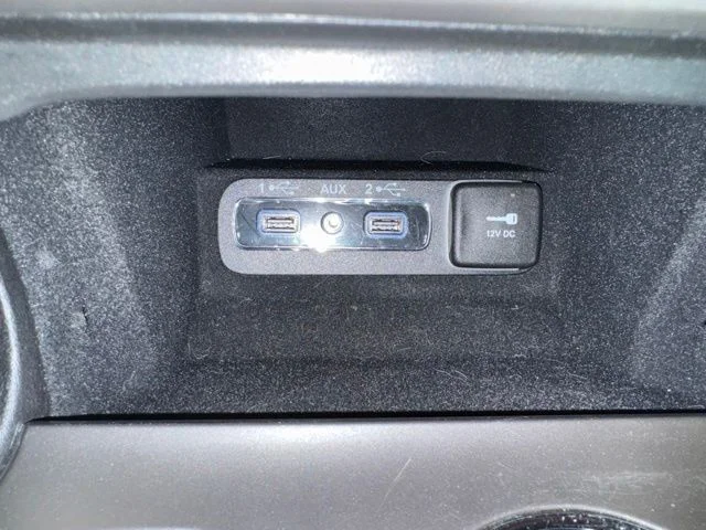 Used 2020 Billet Silver Metallic Jeep Laredo image 16