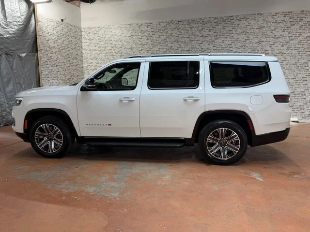 Used 2025 Bright White Clearcoat Jeep Base image 4