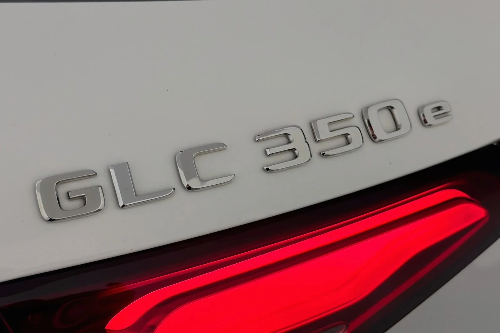 Certified Used 2025 Polar White Mercedes-Benz 350e image 10