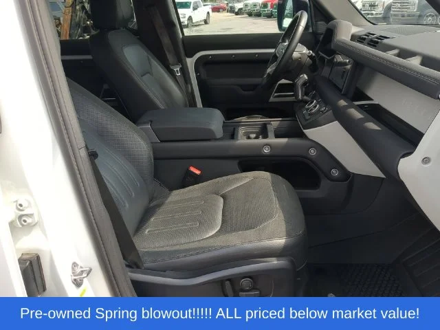Used 2020  Land Rover SE image 47