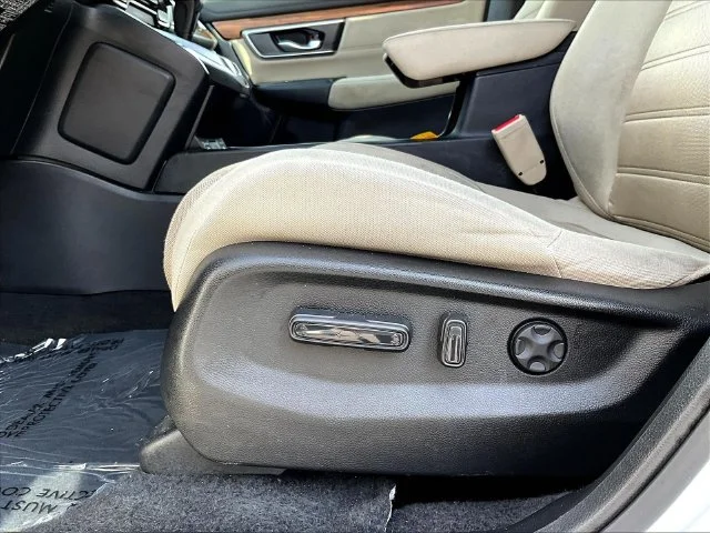Used 2022 White Honda EX image 11