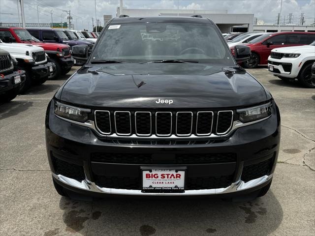 New 2026 Diamond Black Crystal Pearl-Coat Exterior Paint Jeep Laredo X image 3