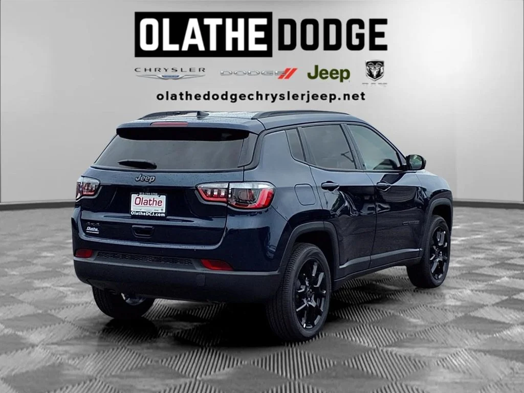 New 2026 Fathom Blue Pearl-Coat Exterior Paint Jeep Latitude image 29