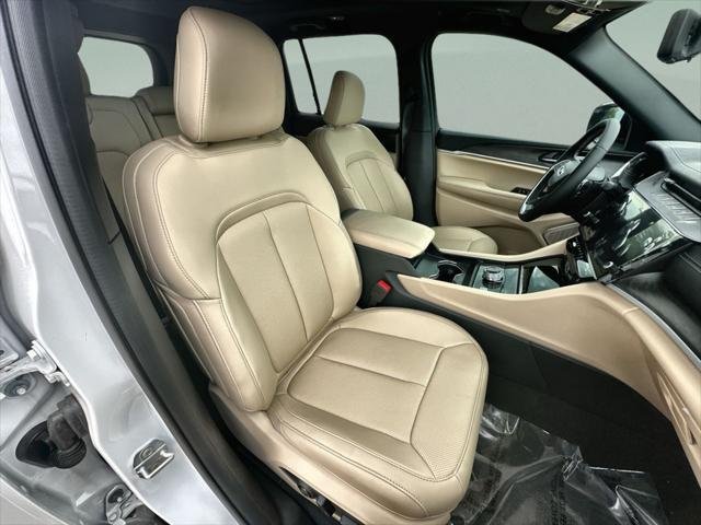 New 2026 Bright White Clear-Coat Exterior Paint Jeep Limited image 23