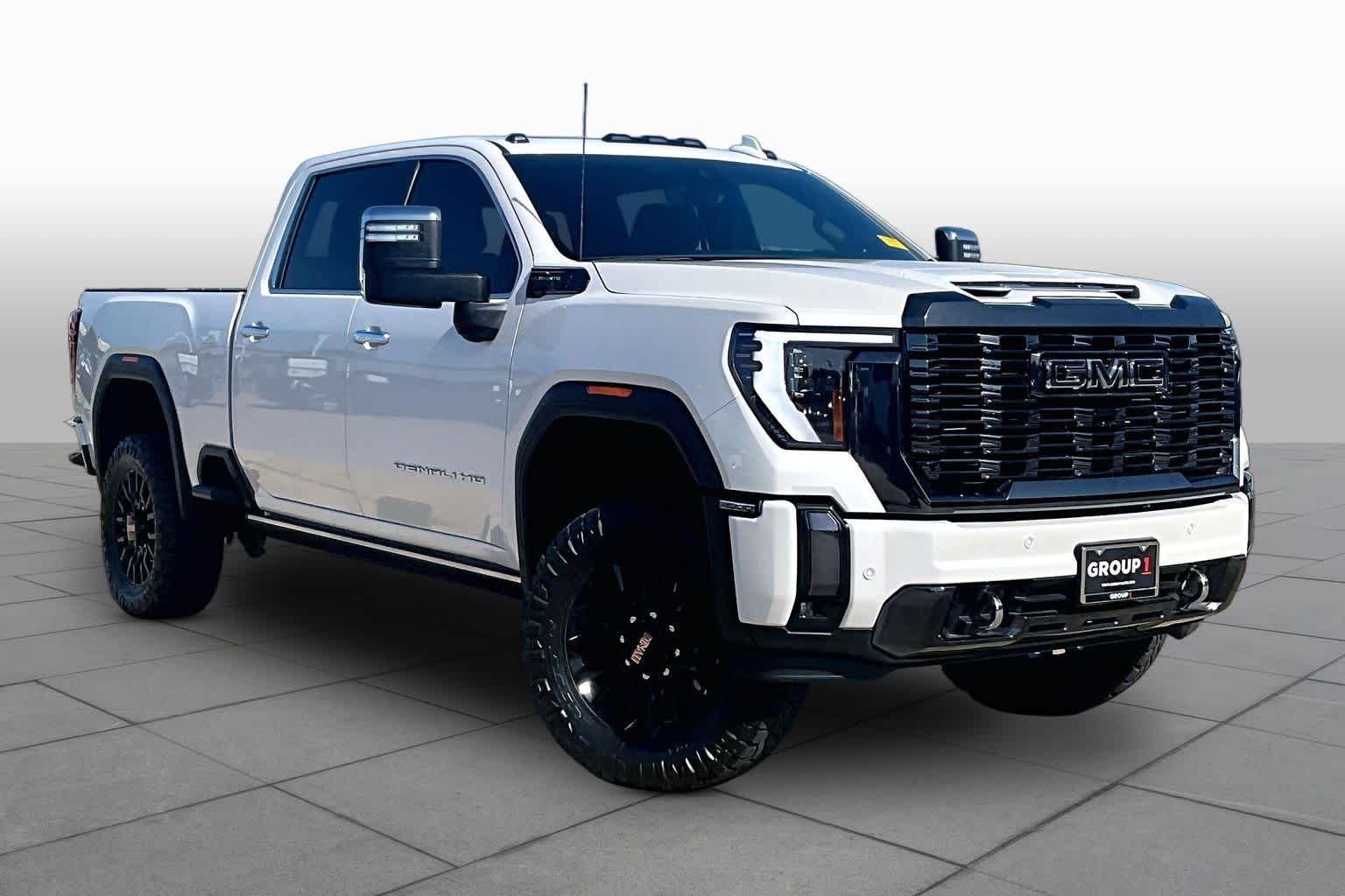 Used 2024 White Frost Tricoat GMC Denali Ultimate image 3