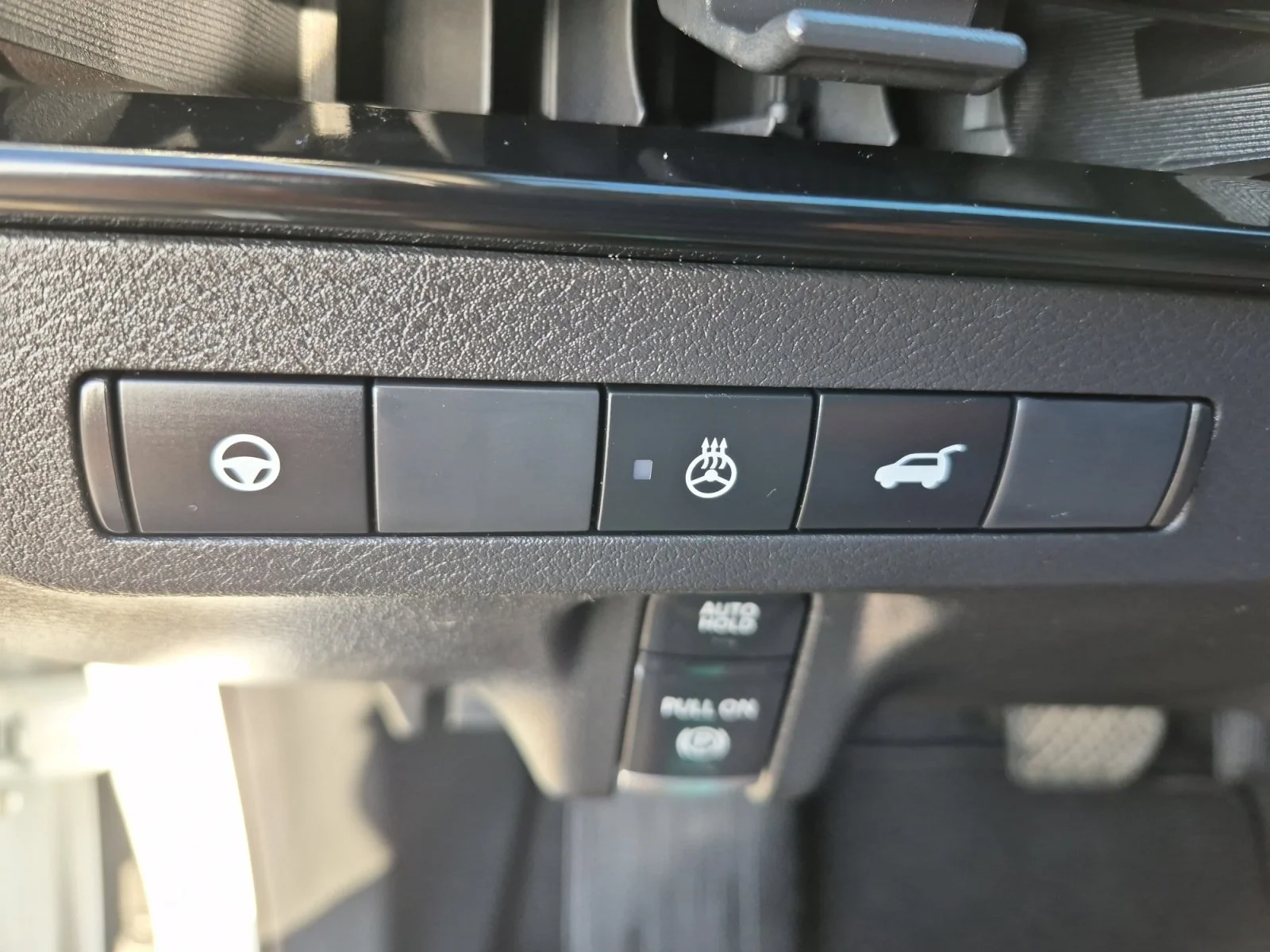 Used 2025 Everest White Pearl Tricoat Nissan SL image 26