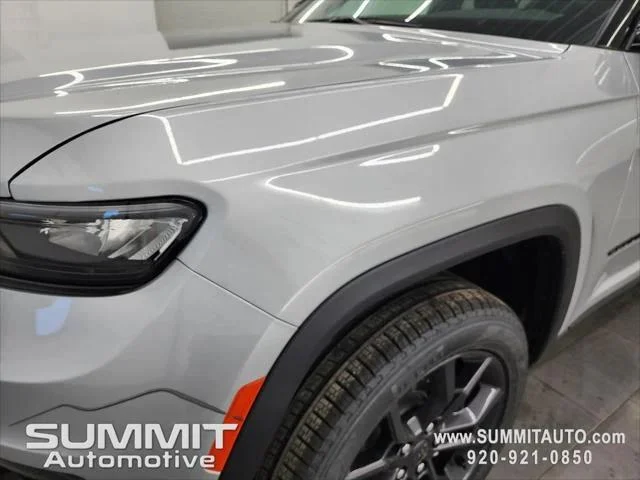 New 2025 Silver Zynith Exterior Paint Jeep Limited image 44
