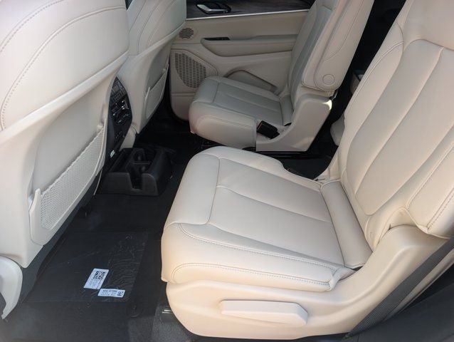New 2026 Bright White Clear-Coat Exterior Paint Jeep Limited image 30