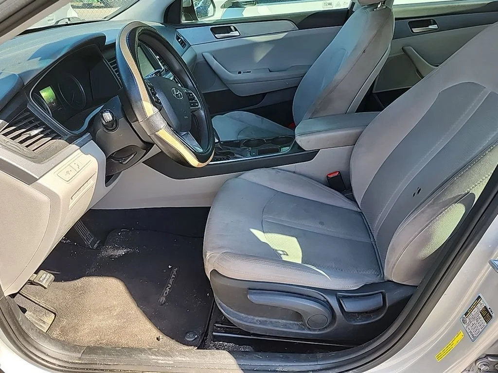 Used 2019 Silver Hyundai SE image 22
