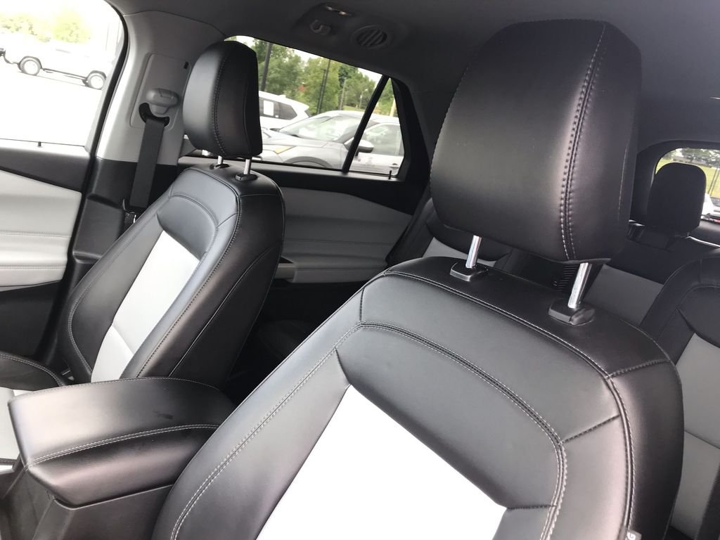 Used 2023 Silver Metallic Ford XLT image 11