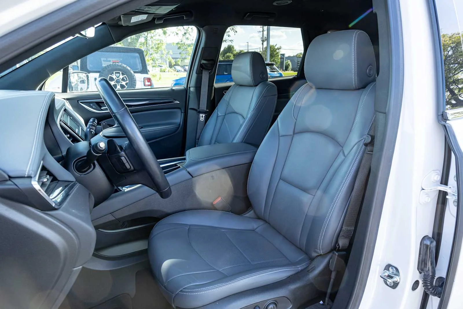 Used 2024 White Frost Tricoat Buick Essence image 29
