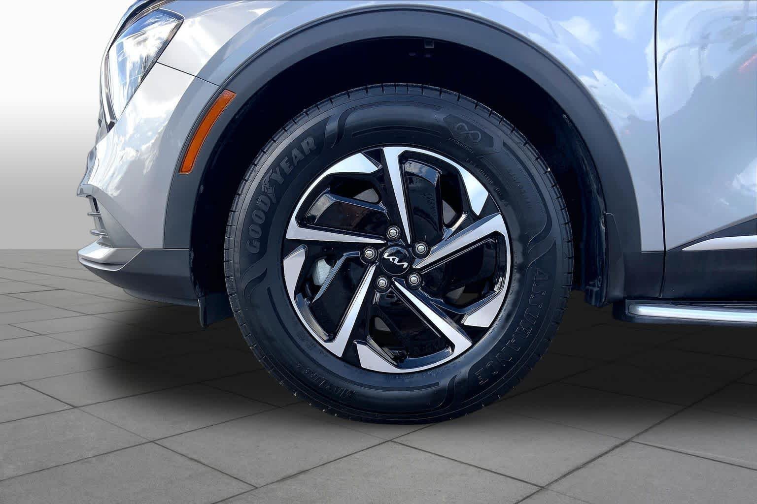 Used 2023 Steel Gray Kia LX image 11