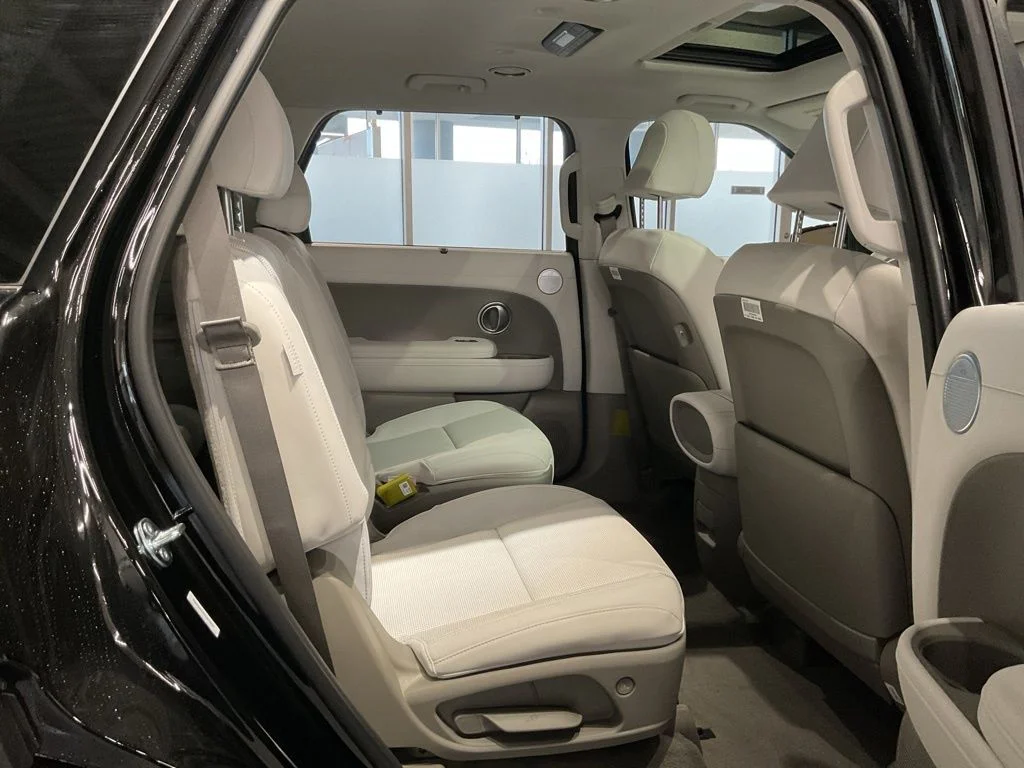 New 2026 Black Hyundai SEL Premium image 30