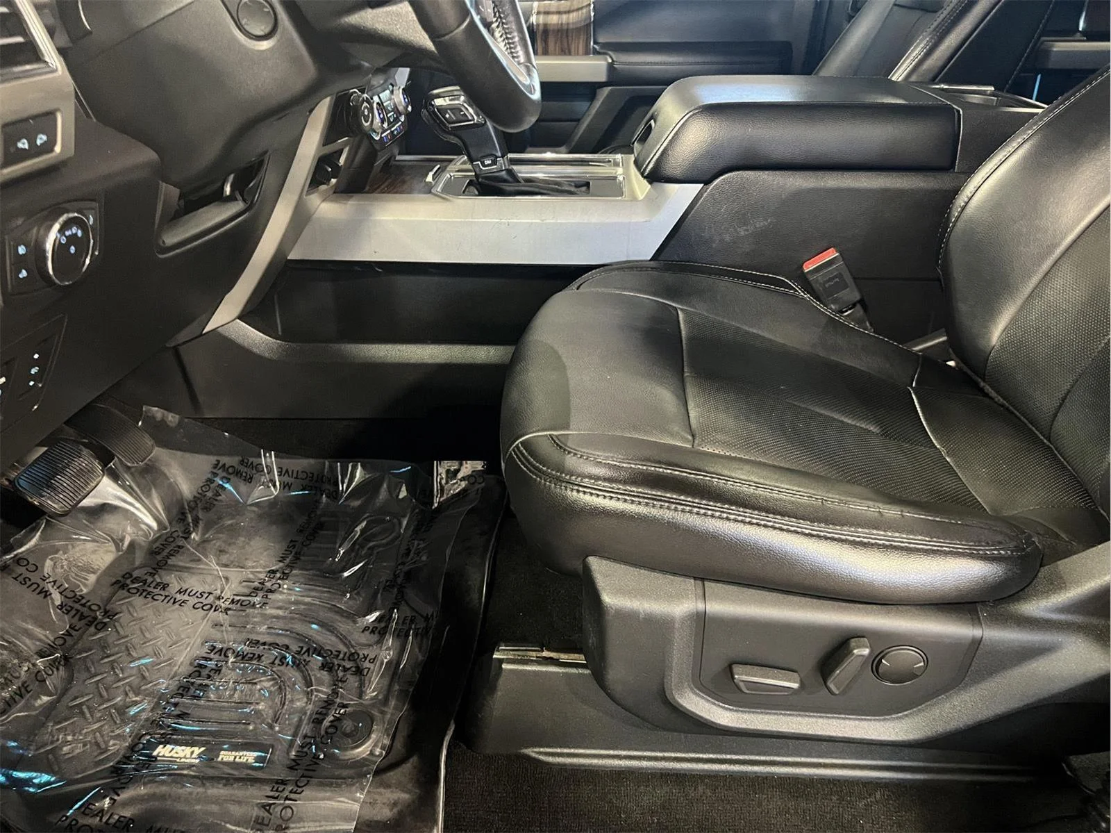 Used 2019 Blue Jeans FORD LARIAT image 14